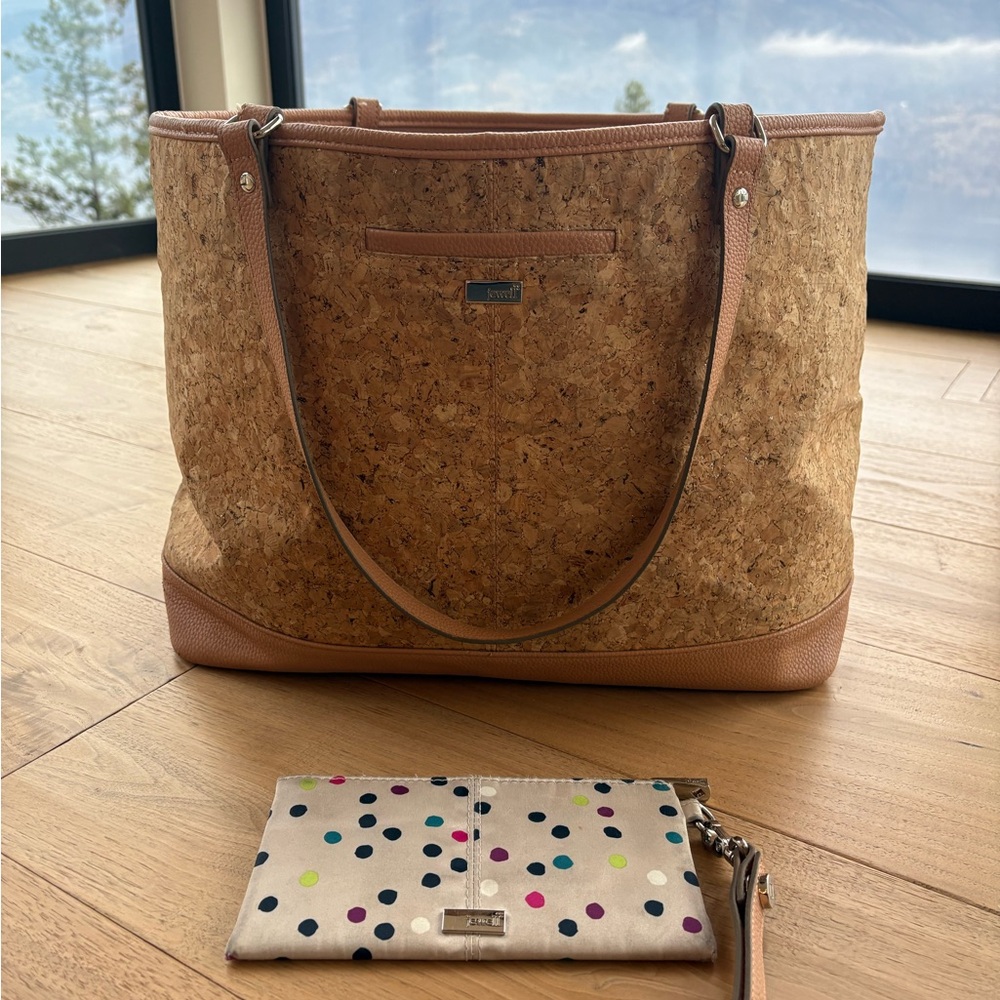 Thirty-one style setter tan metallic cork tote bag/purse with matching wristlet